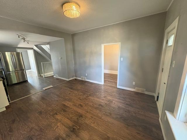 Photo 7 of 430 Martin Avenue W, Winnipeg MB
