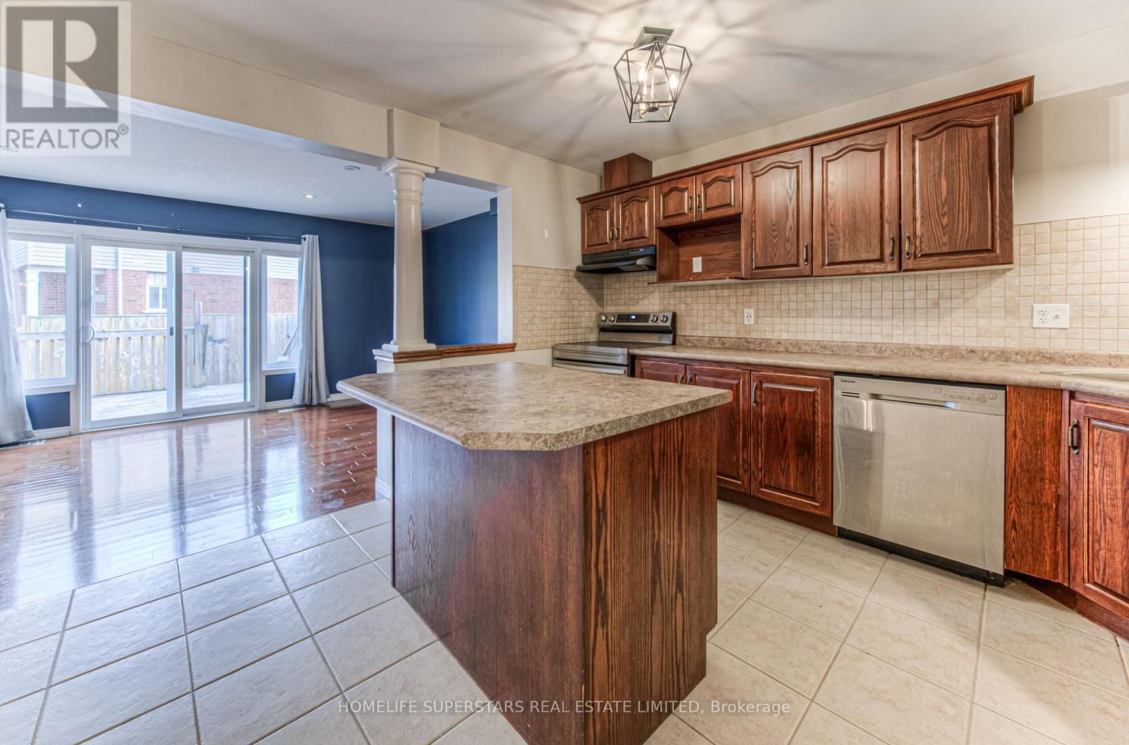 Photo 13 of 297 Briarmeadow Dr, Kitchener ON