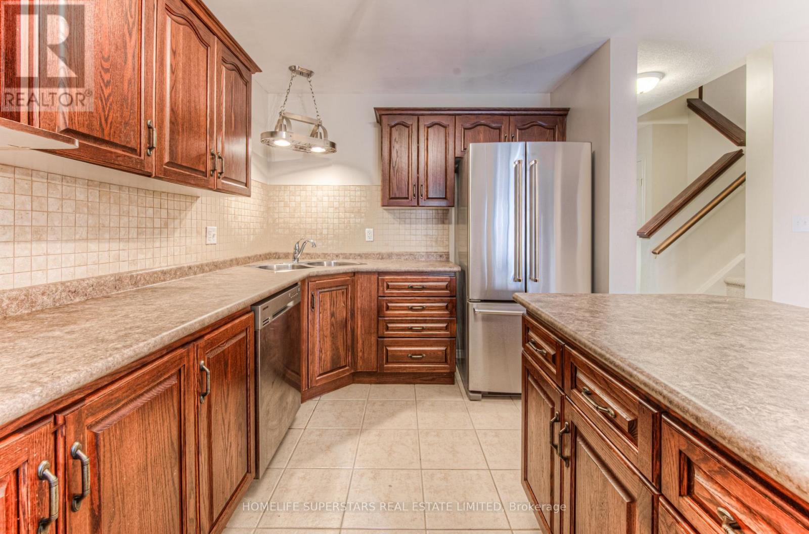 Photo 8 of 297 Briarmeadow Dr, Kitchener ON