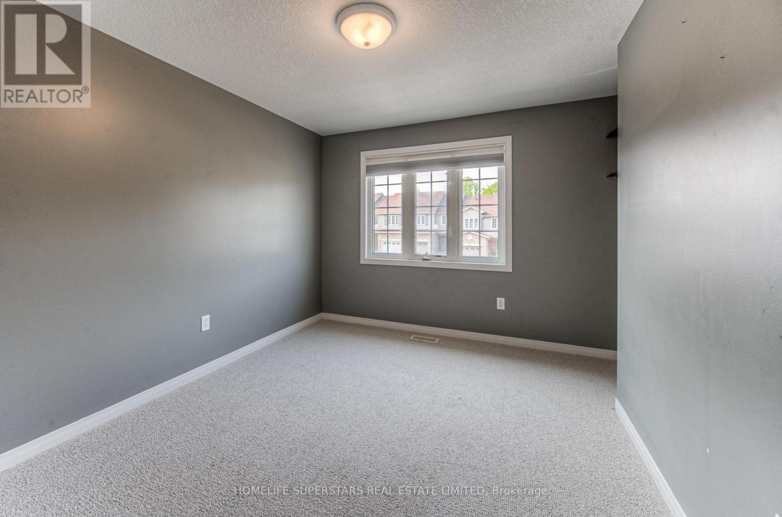 Photo 35 of 297 Briarmeadow Dr, Kitchener ON