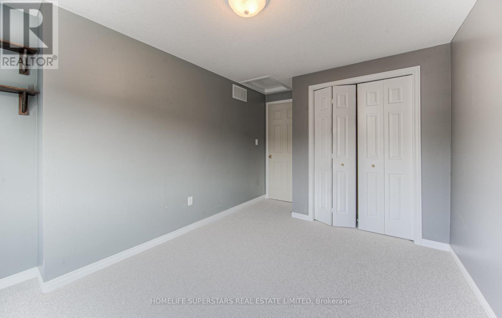 Photo 36 of 297 Briarmeadow Dr, Kitchener ON