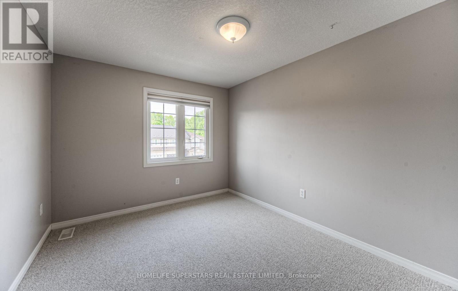 Photo 28 of 297 Briarmeadow Dr, Kitchener ON
