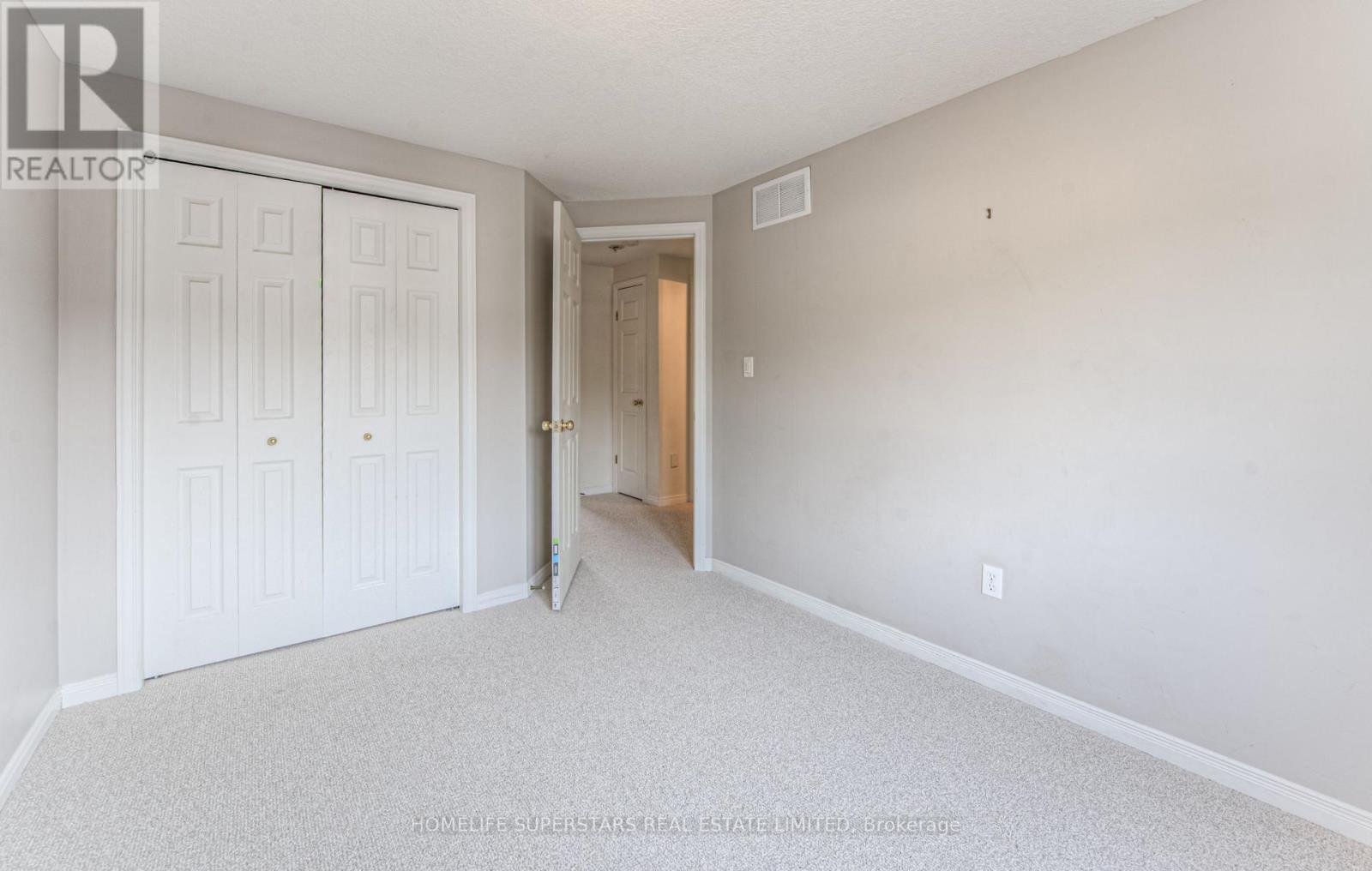 Photo 12 of 297 Briarmeadow Dr, Kitchener ON