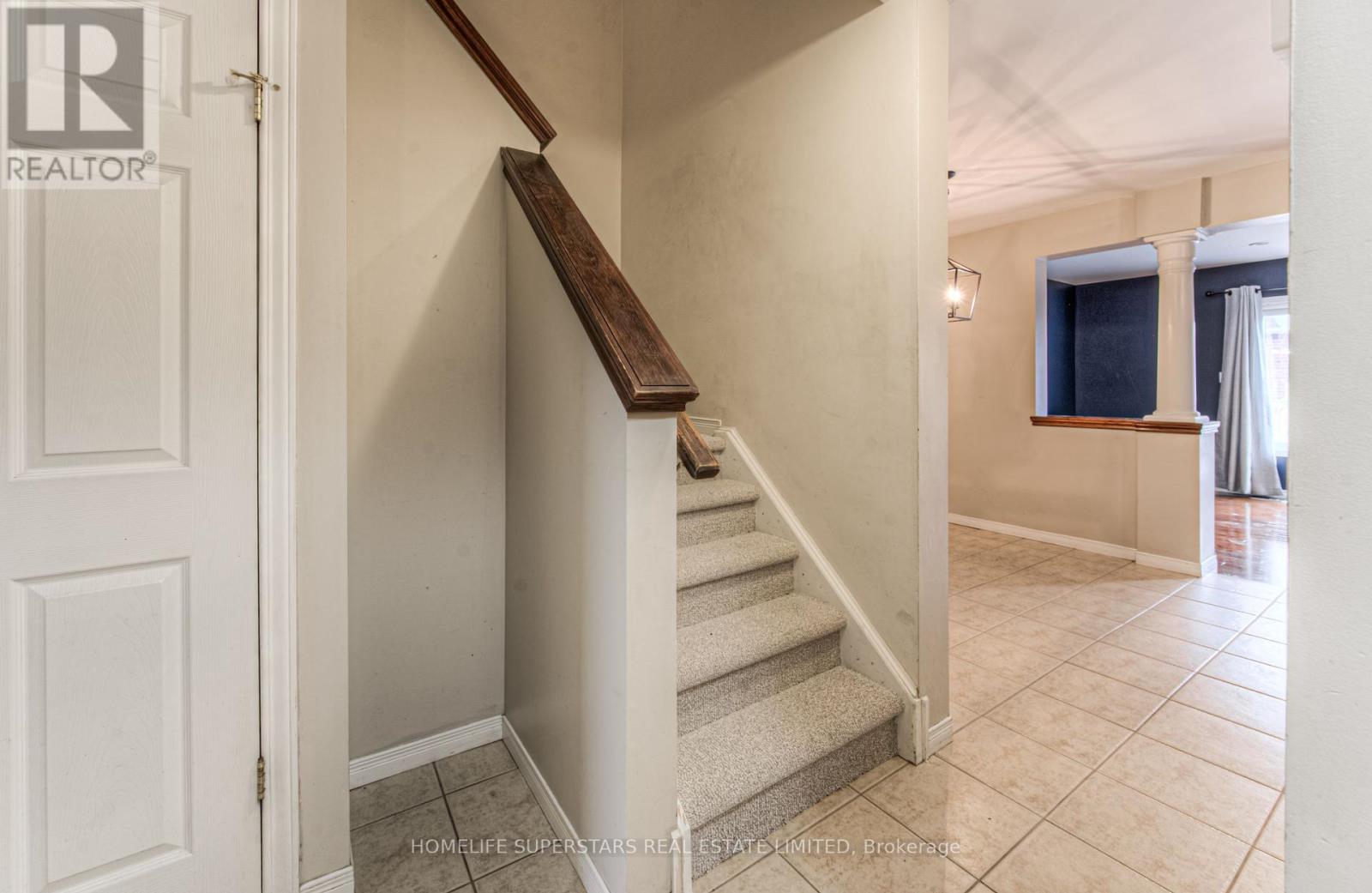 Photo 14 of 297 Briarmeadow Dr, Kitchener ON