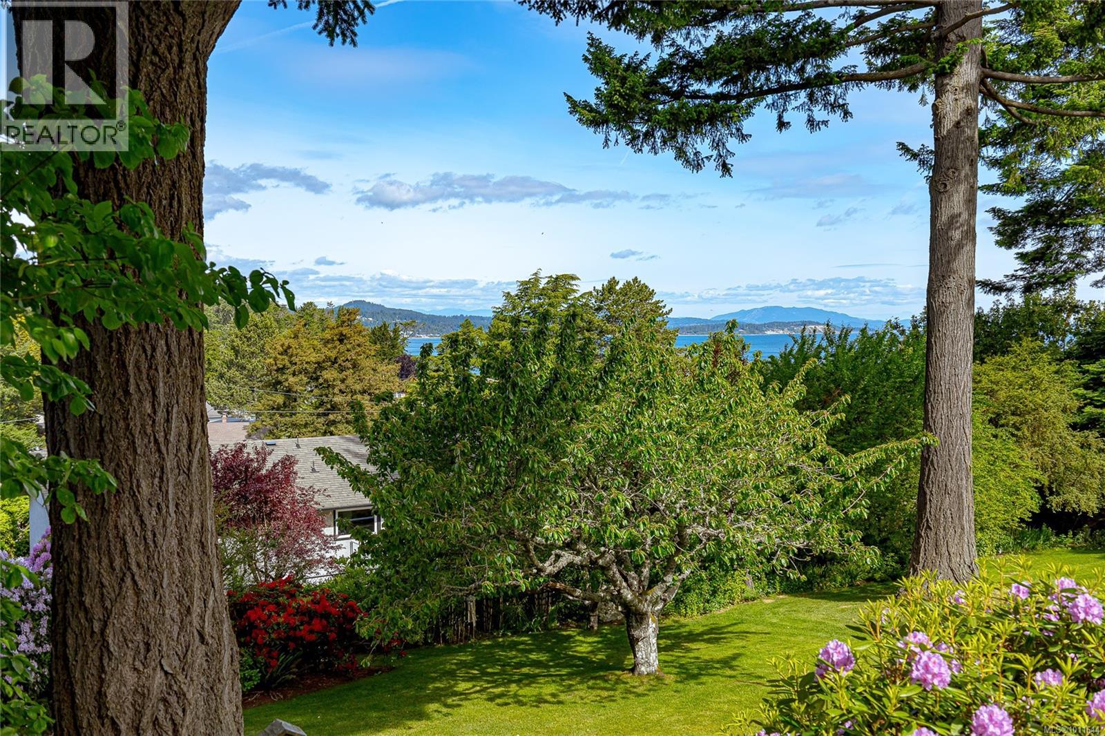  4516 Duart Road, Saanich