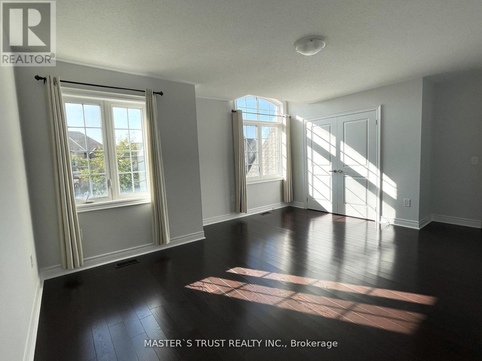 Photo 20 of 18 Clifford Fairbarn Drive, East Gwillimbury ON