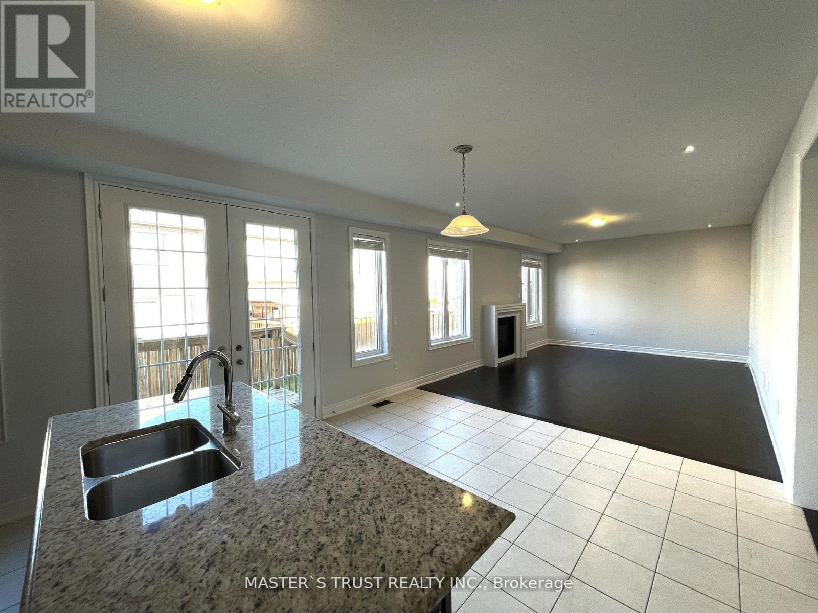 Photo 1 of 18 Clifford Fairbarn Drive, East Gwillimbury ON