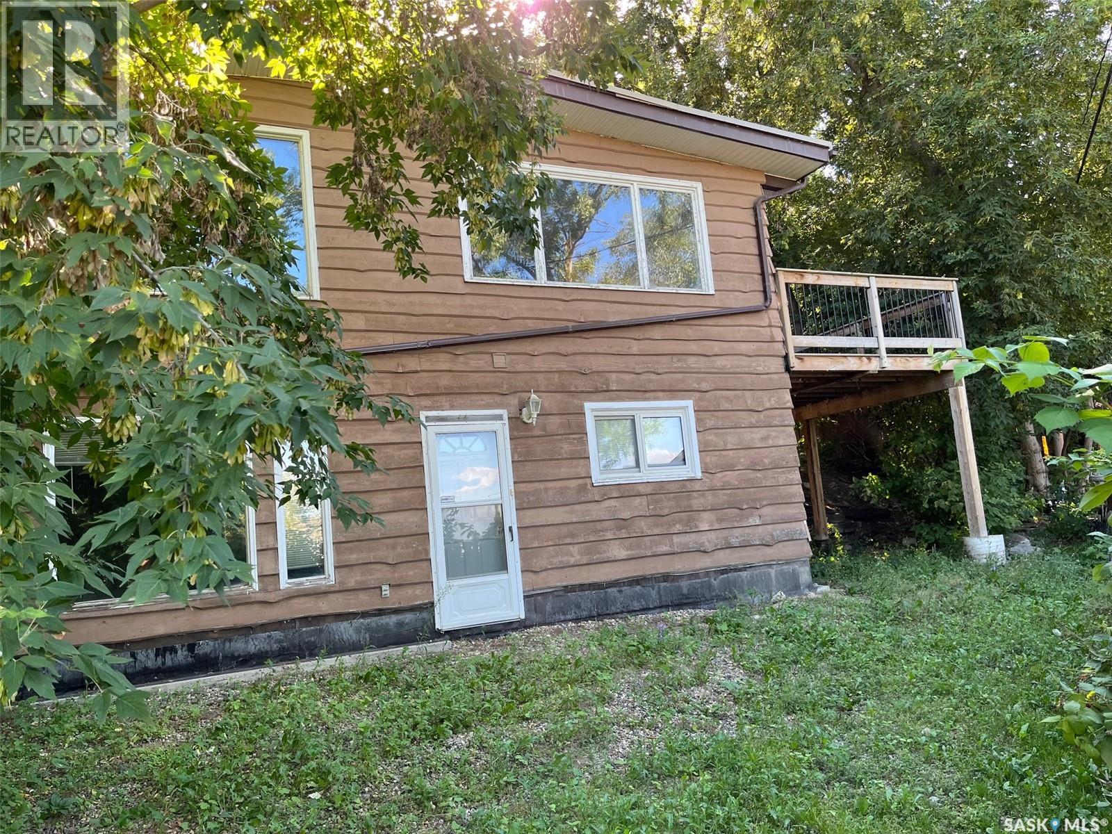 Photo 1 of 506 14th Street E, Regina Beach SK