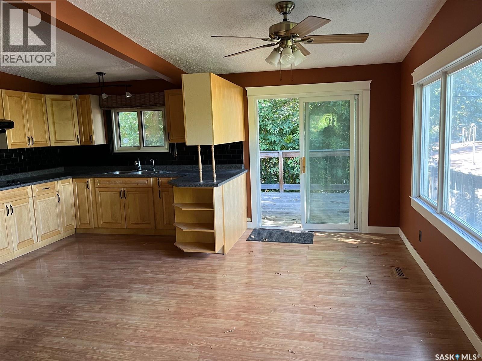 Photo 11 of 506 14th Street E, Regina Beach SK