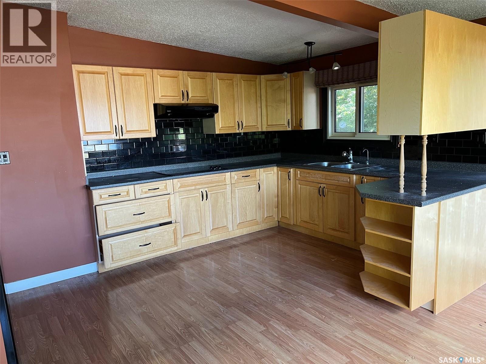 Photo 12 of 506 14th Street E, Regina Beach SK