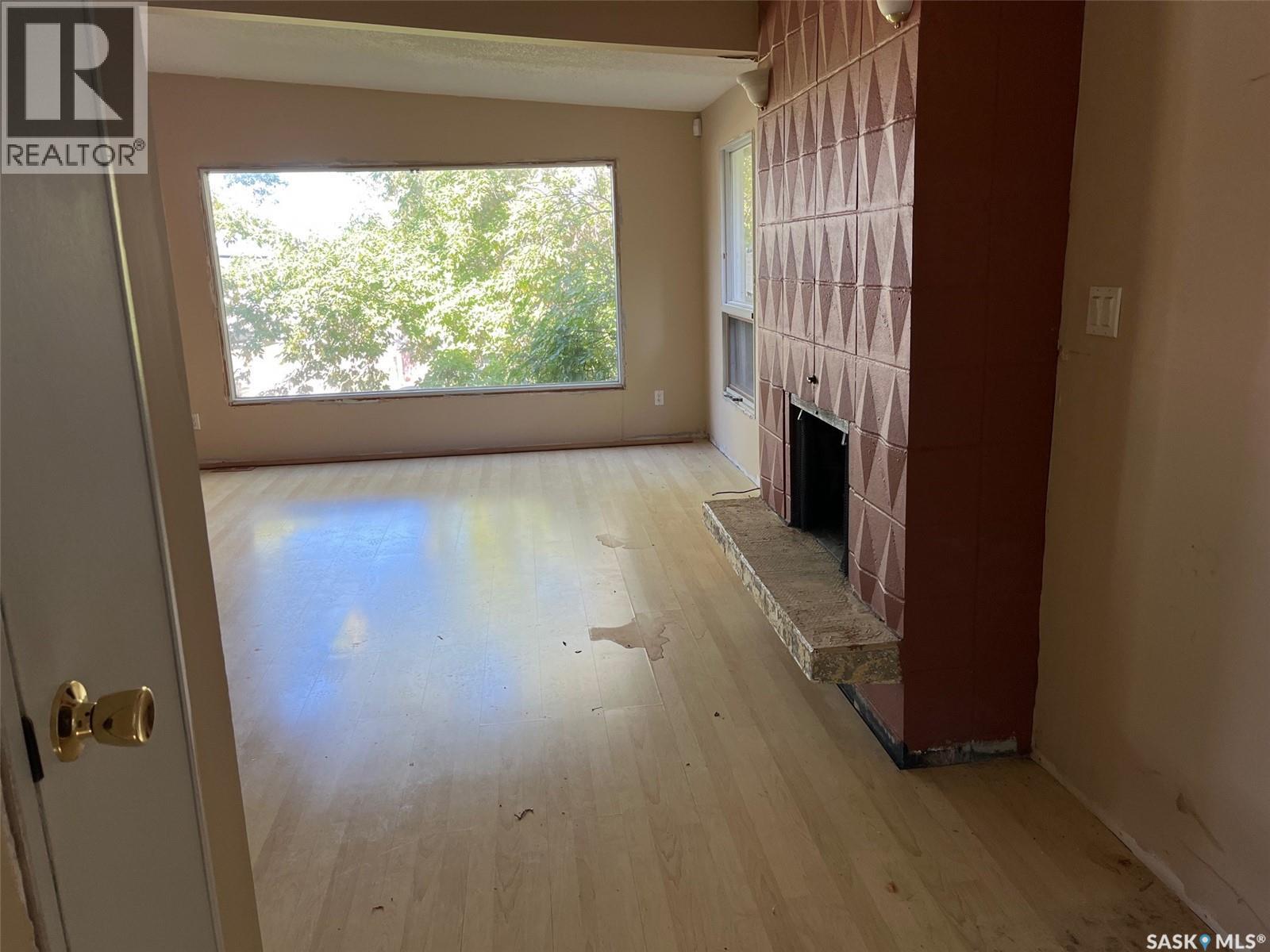 Photo 3 of 506 14th Street E, Regina Beach SK