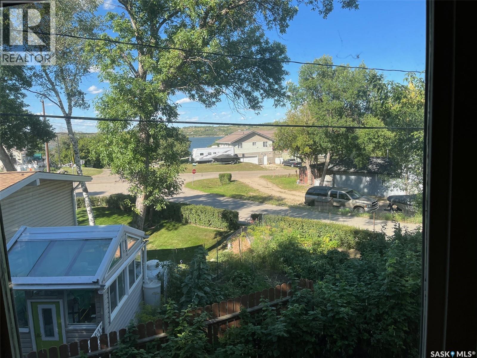 Photo 32 of 506 14th Street E, Regina Beach SK