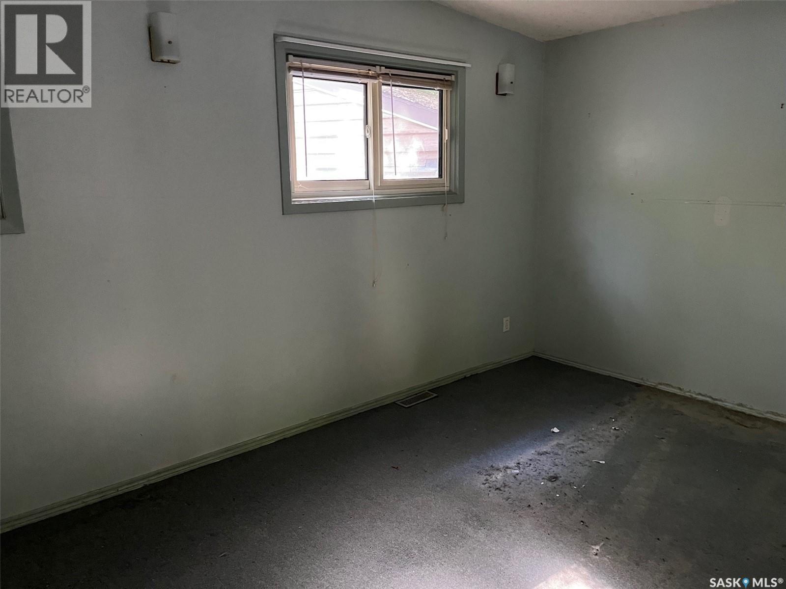 Photo 33 of 506 14th Street E, Regina Beach SK