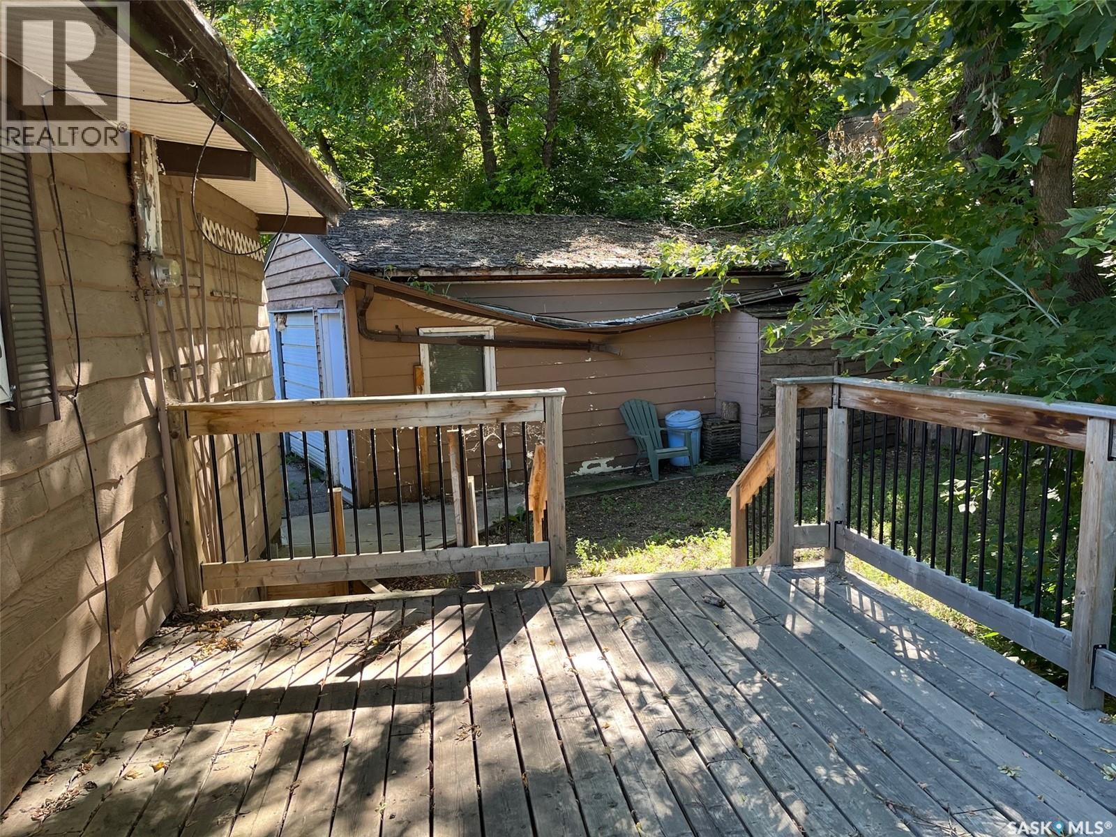 Photo 35 of 506 14th Street E, Regina Beach SK