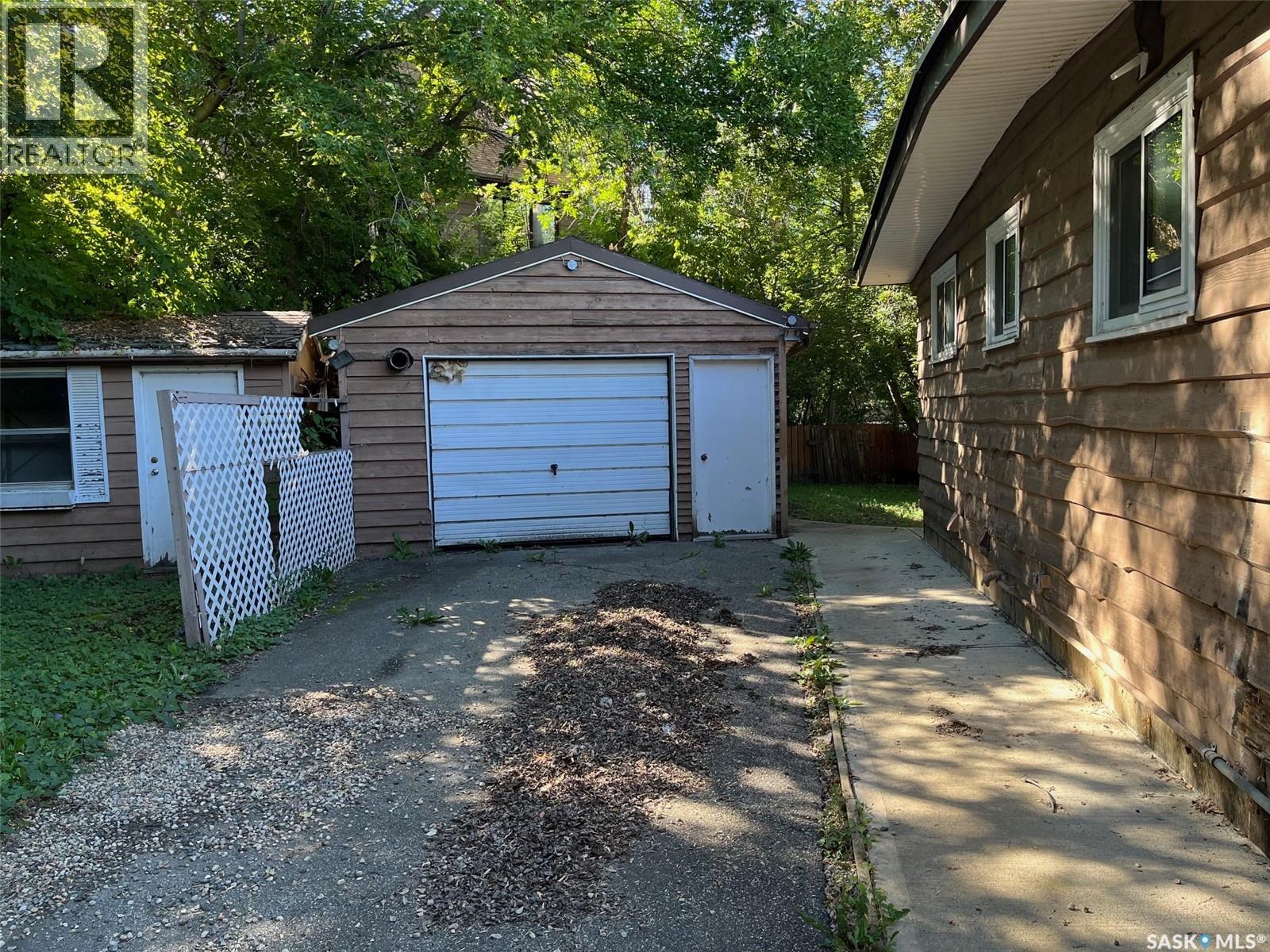 Photo 40 of 506 14th Street E, Regina Beach SK