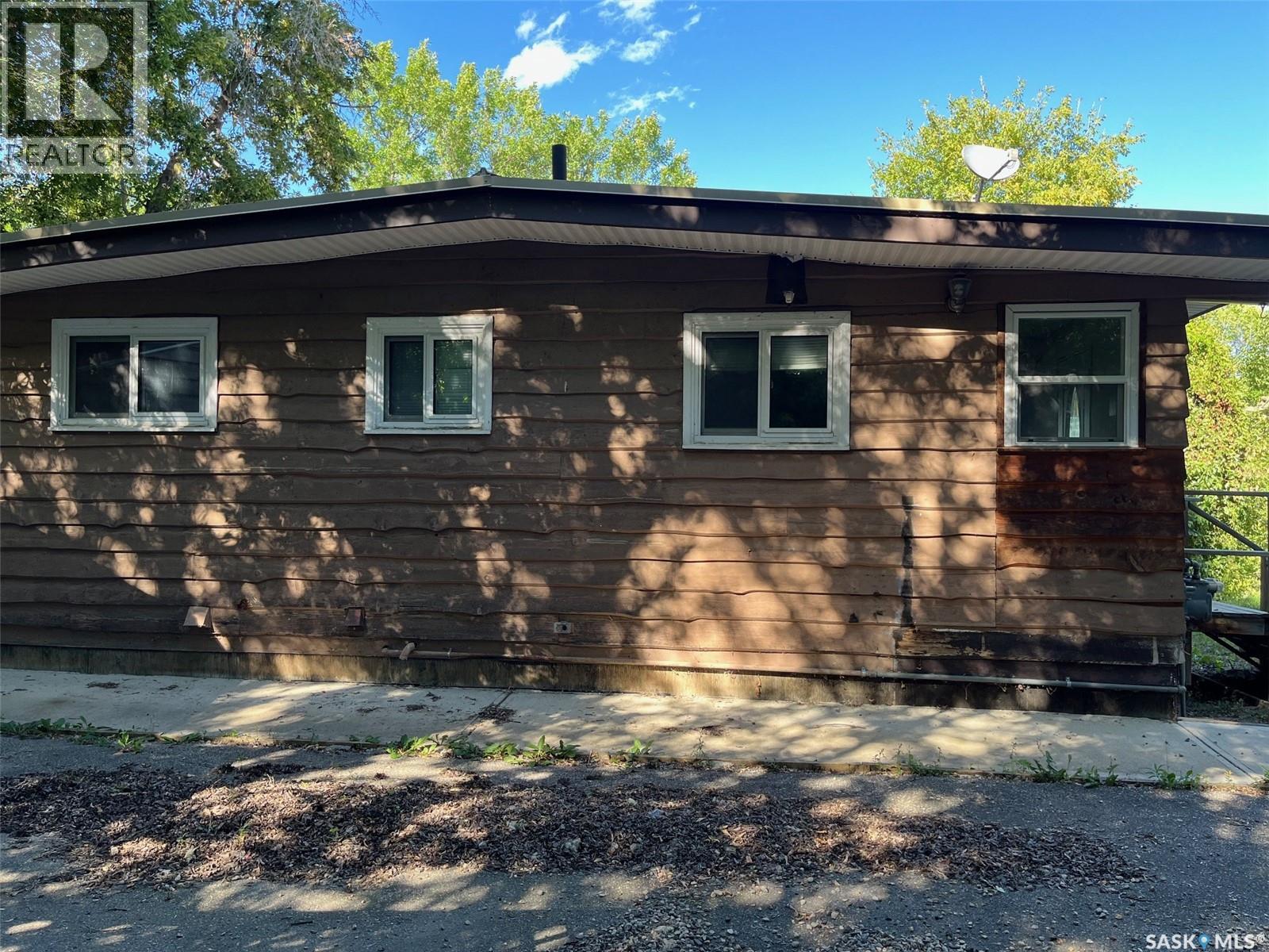 Photo 46 of 506 14th Street E, Regina Beach SK