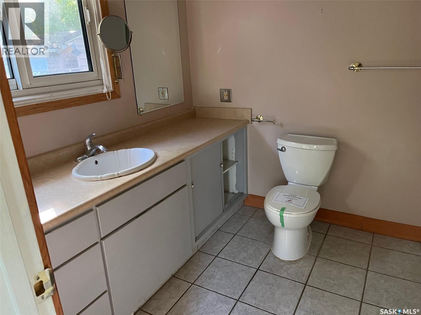 Photo 7 of 506 14th Street E, Regina Beach SK