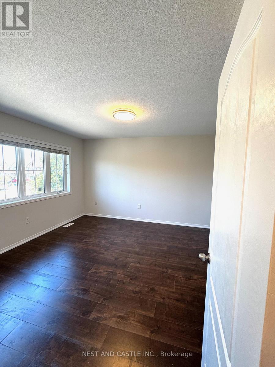 Photo 11 of 26 170 Palacebeach Trail, Hamilton ON