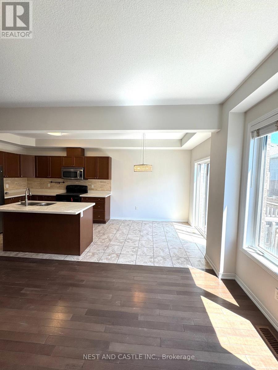 Photo 14 of 26 170 Palacebeach Trail, Hamilton ON