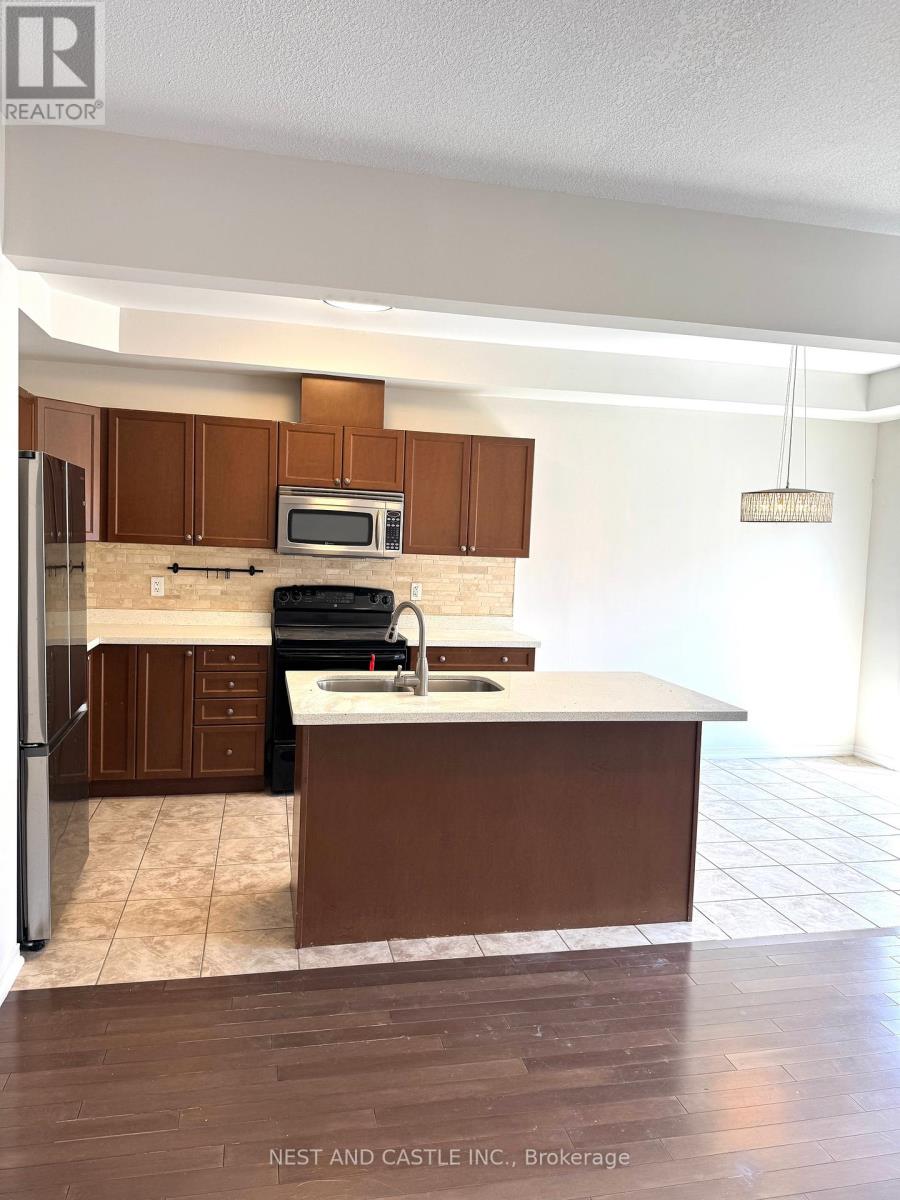 Photo 15 of 26 170 Palacebeach Trail, Hamilton ON
