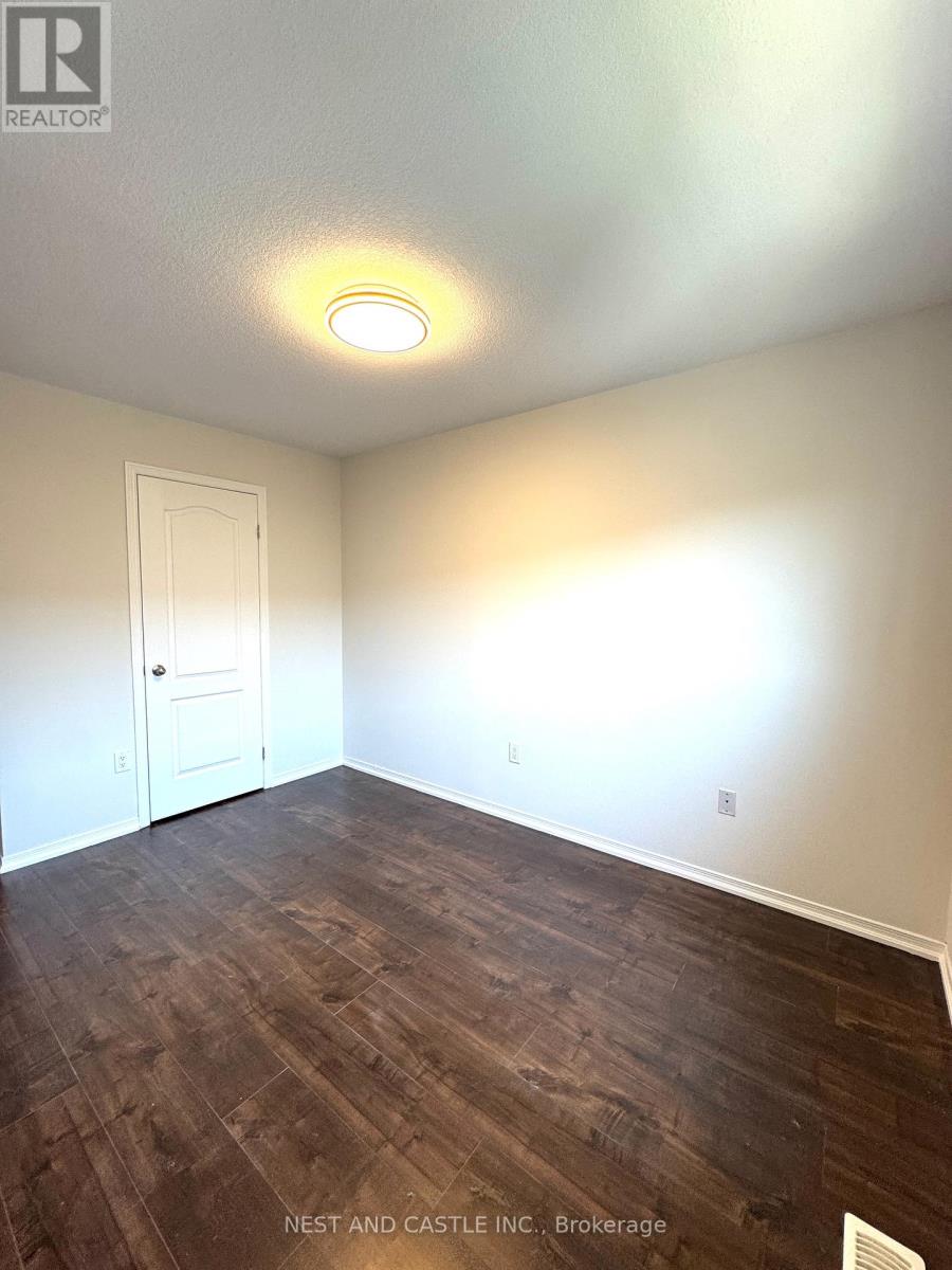 Photo 5 of 26 170 Palacebeach Trail, Hamilton ON