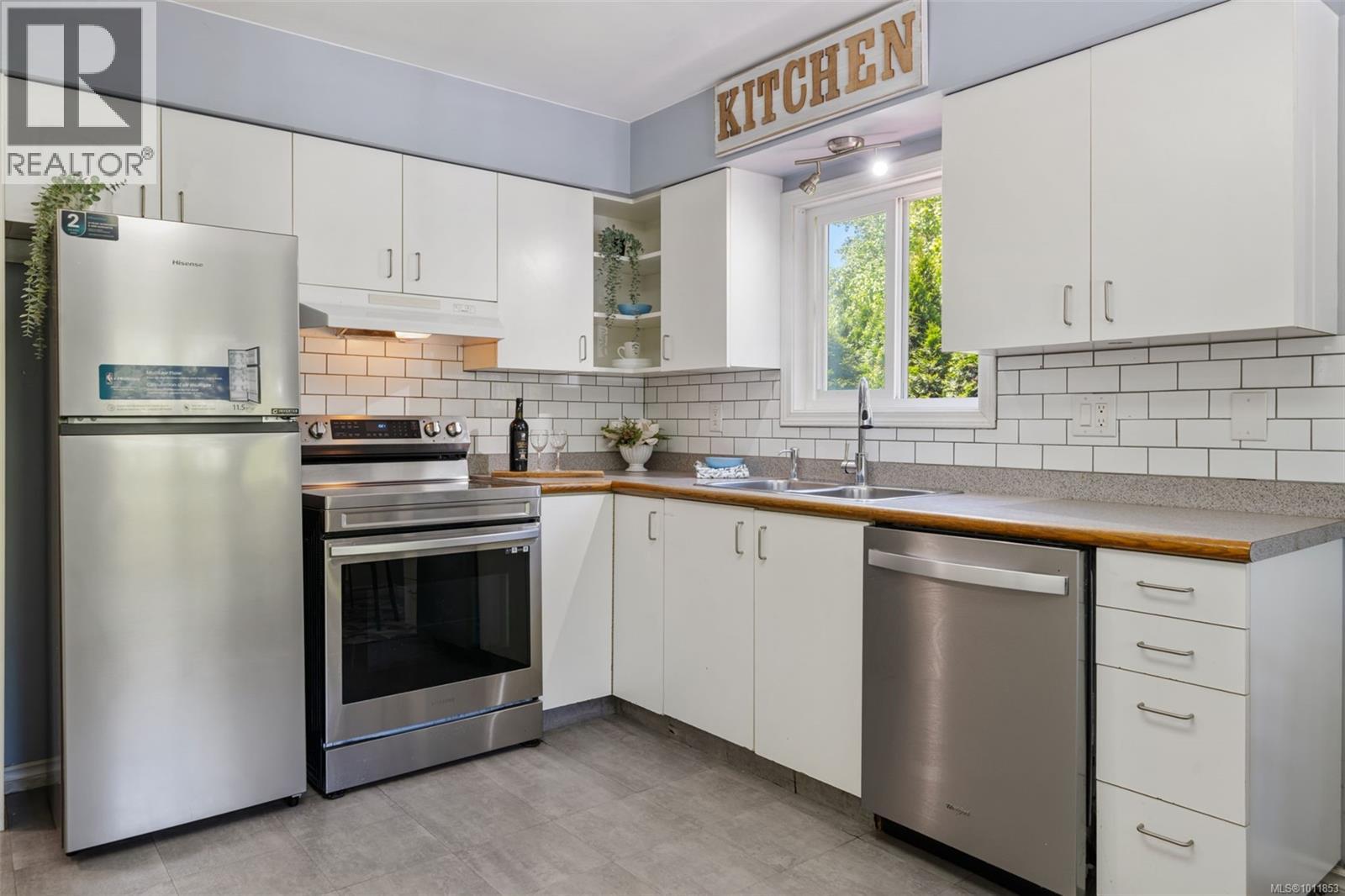 Photo 6 of 999 Furber Rd, Langford BC