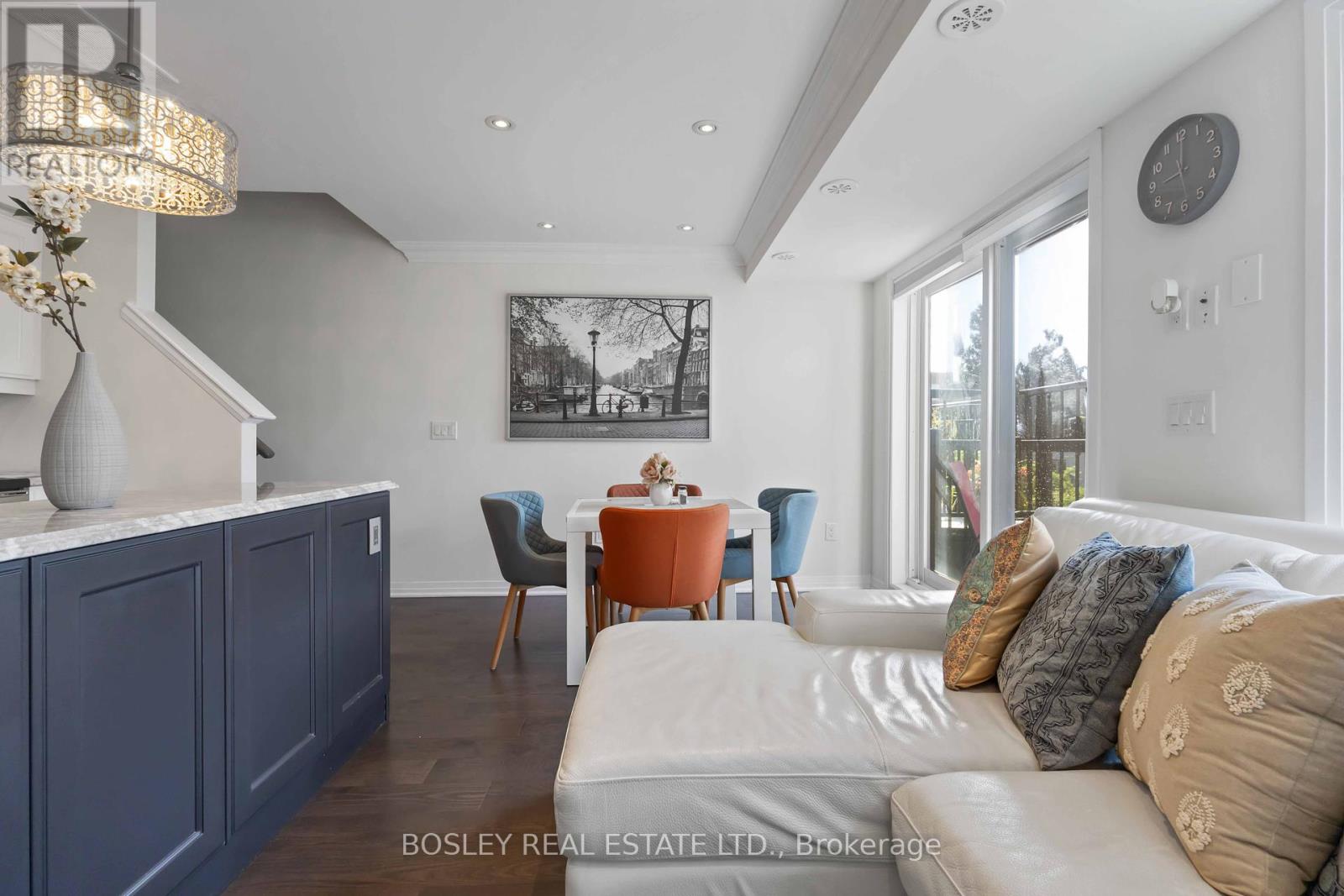 Photo 3 of 16 142 William Duncan Road, Toronto ON