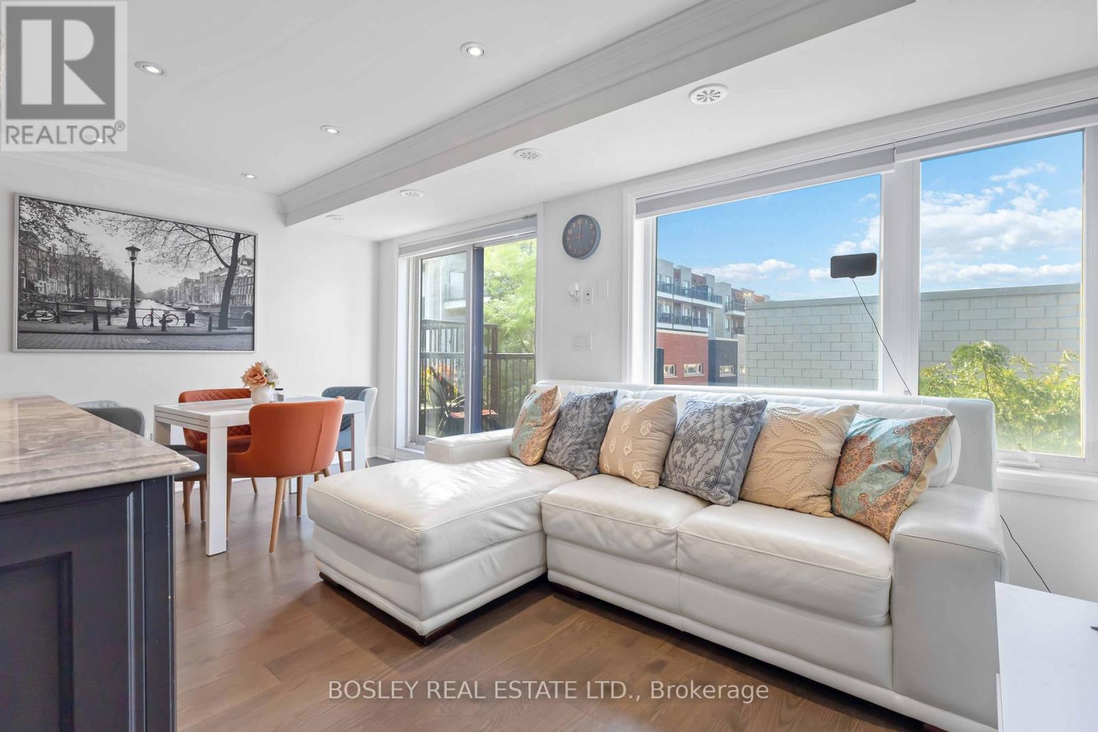 Photo 6 of 16 142 William Duncan Road, Toronto ON