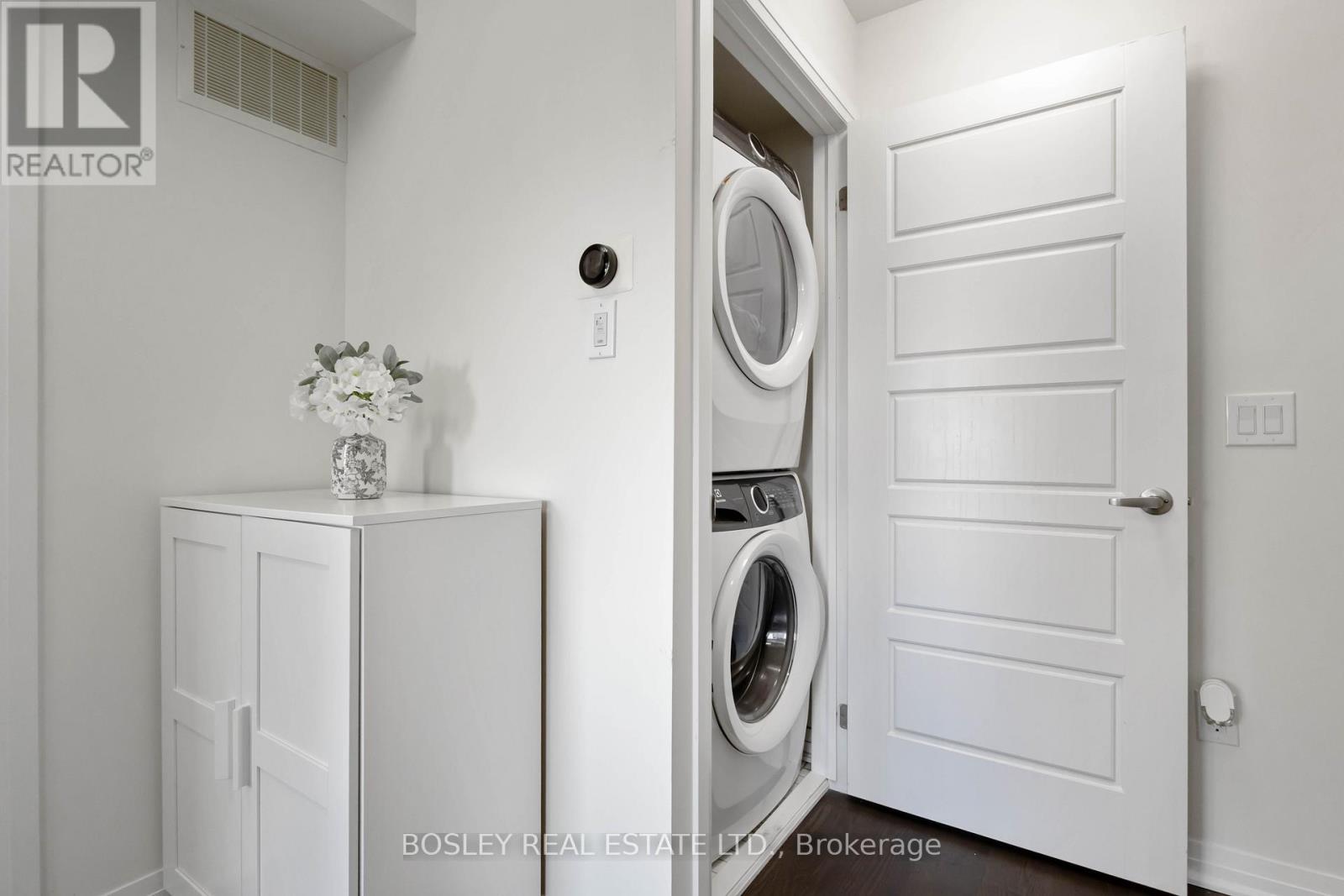 Photo 10 of 16 142 William Duncan Road, Toronto ON