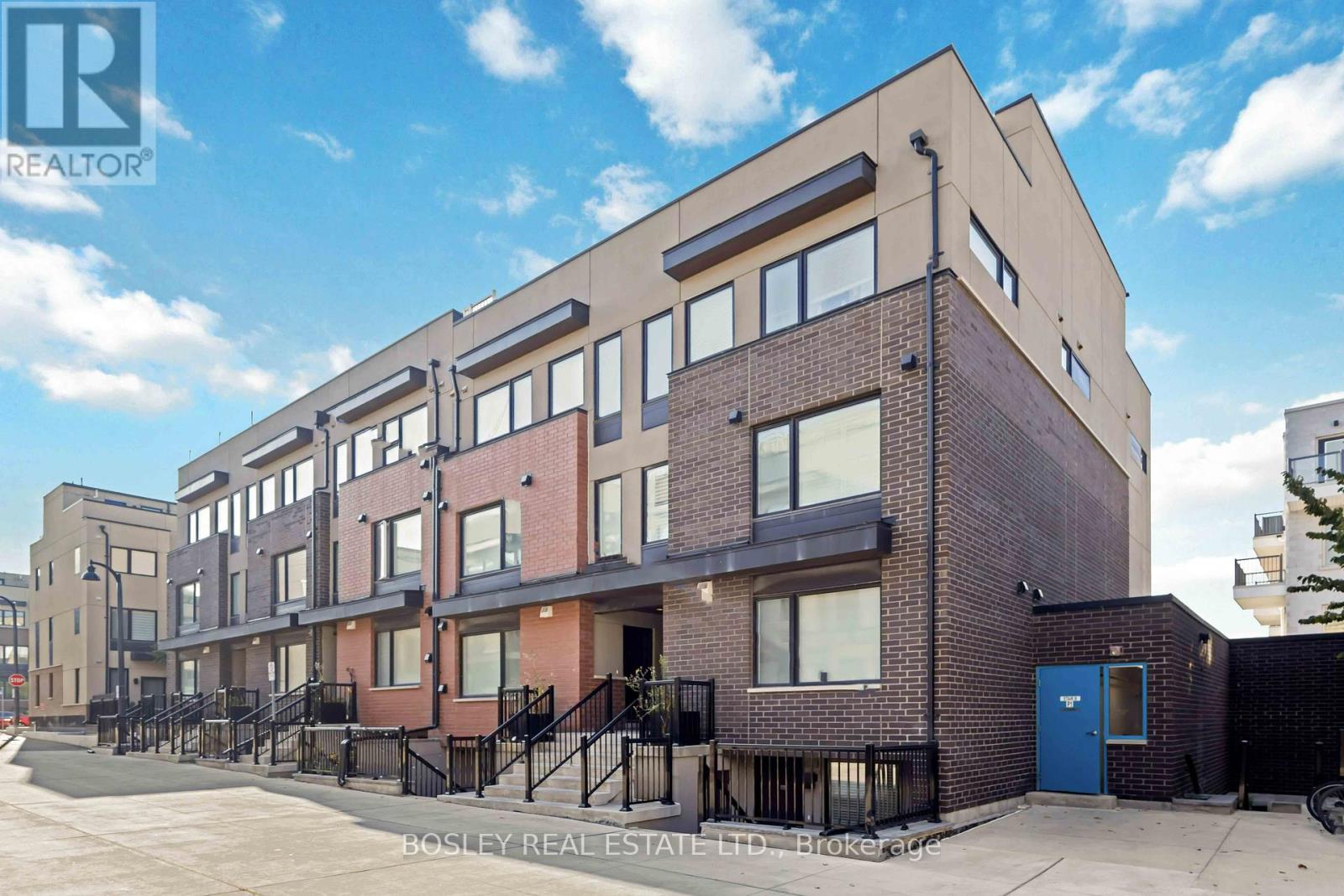 Photo 24 of 16 142 William Duncan Road, Toronto ON