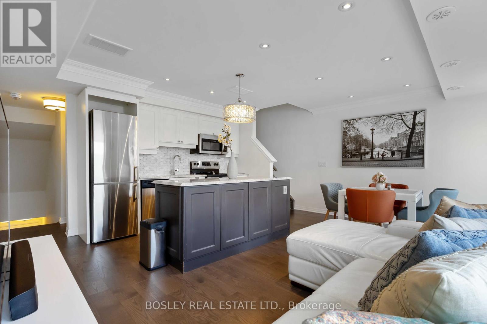 Photo 11 of 16 142 William Duncan Road, Toronto ON