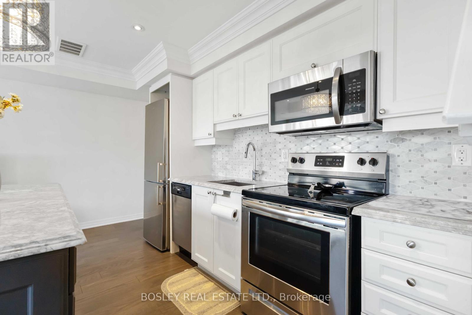 Photo 7 of 16 142 William Duncan Road, Toronto ON