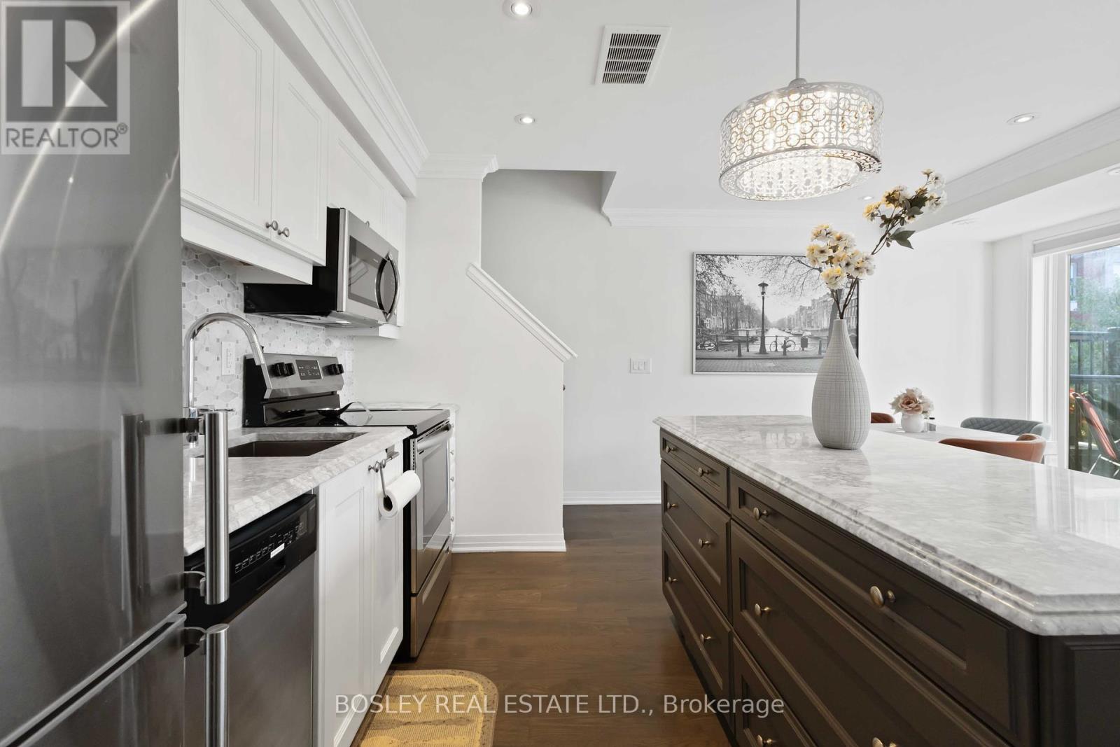 Photo 9 of 16 142 William Duncan Road, Toronto ON
