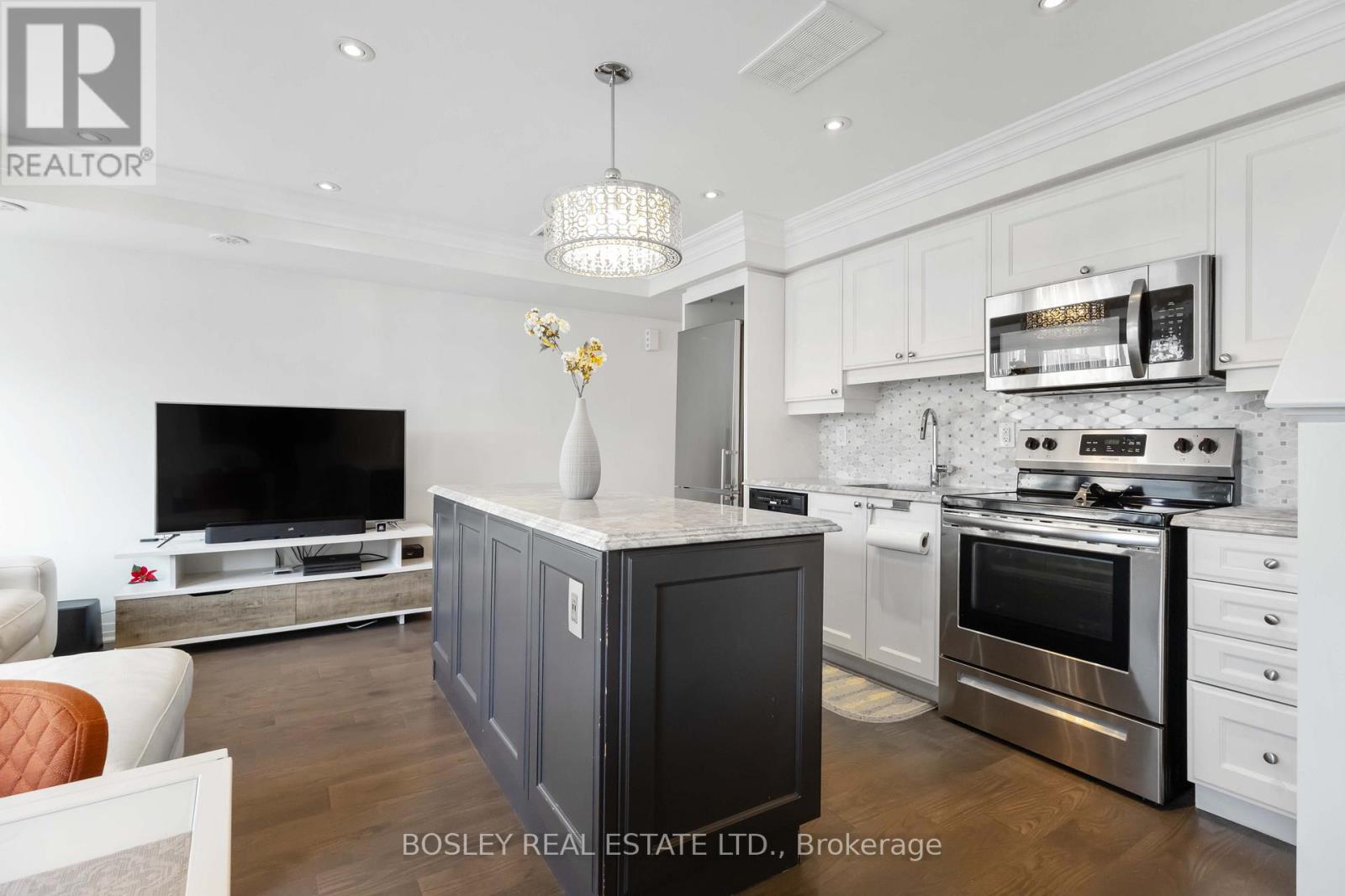 Photo 14 of 16 142 William Duncan Road, Toronto ON