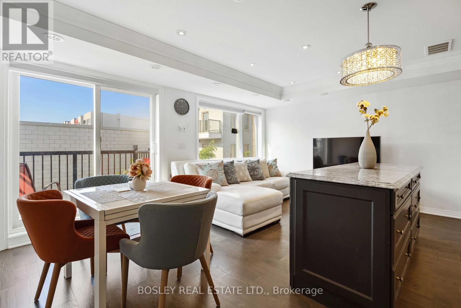 Photo 19 of 16 142 William Duncan Road, Toronto ON