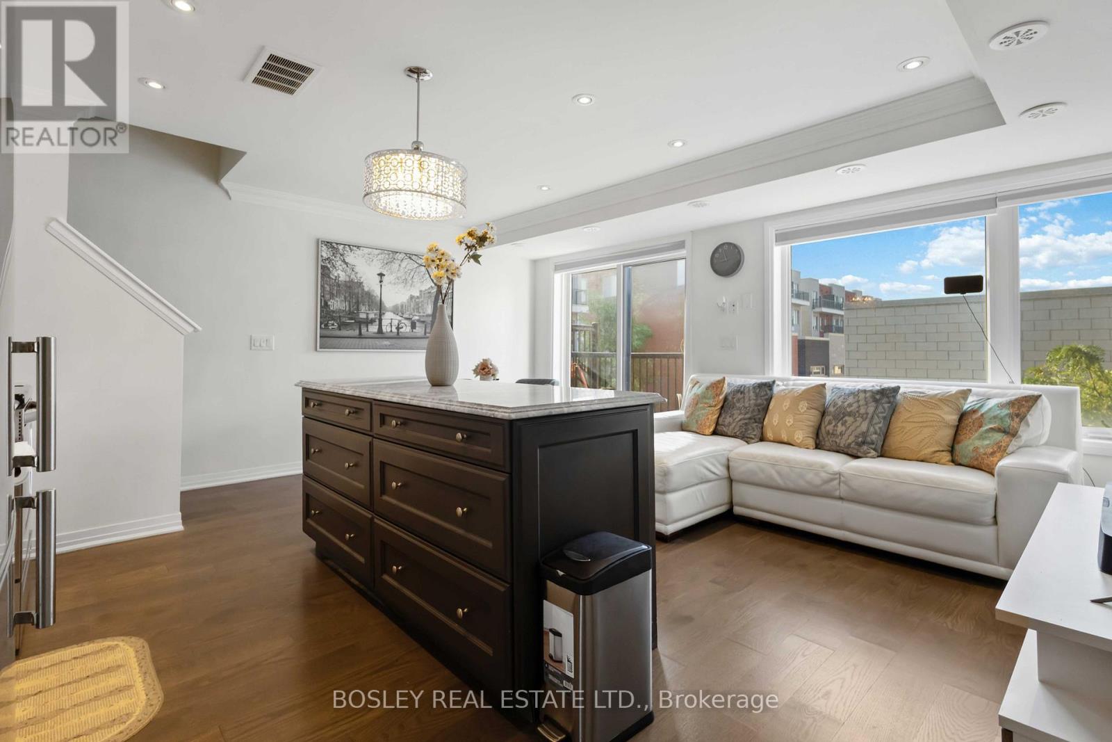 Photo 20 of 16 142 William Duncan Road, Toronto ON