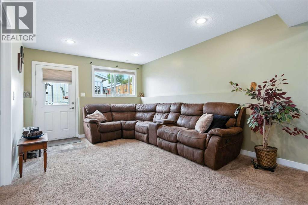 Photo 10 of 50 Cedar Square, Blackfalds AB