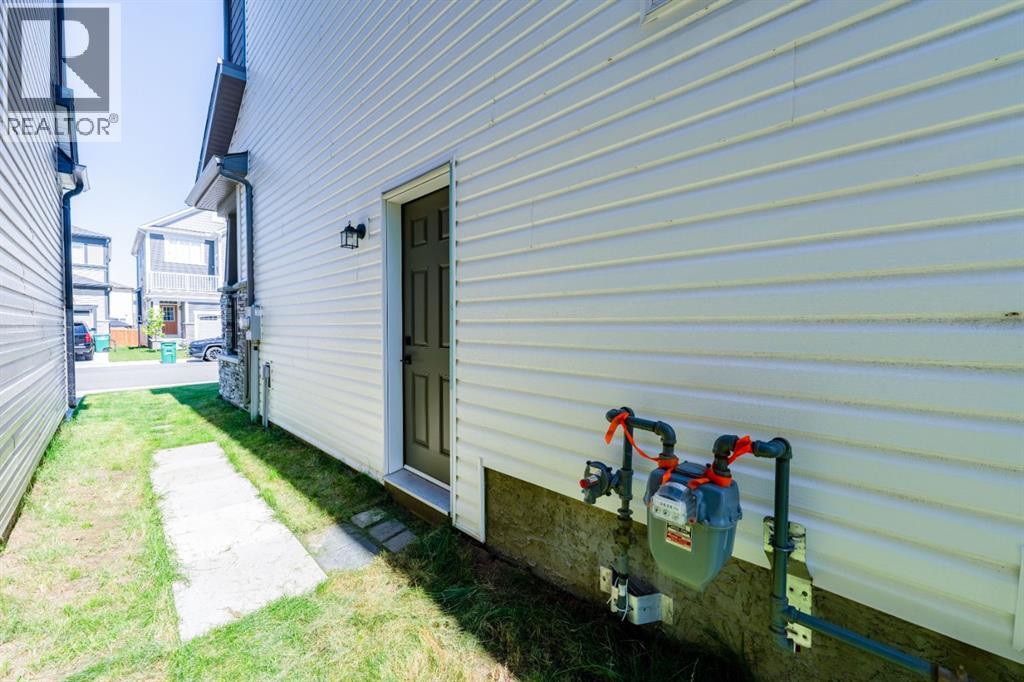 Photo 10 of 633 Windrow Manor Sw, Airdrie AB