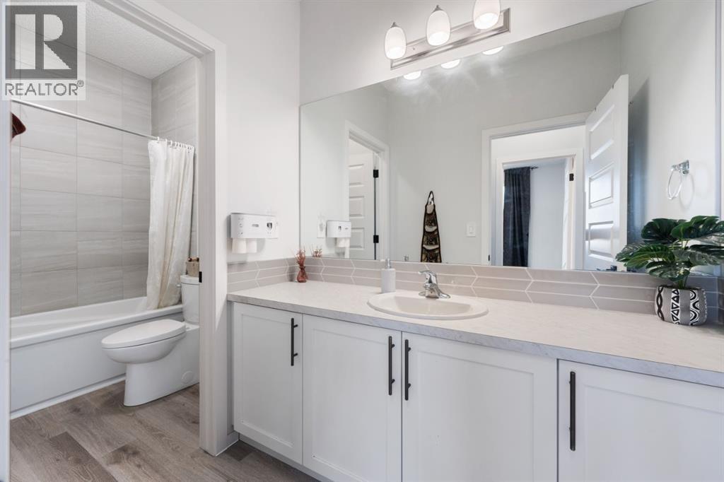 Photo 2 of 633 Windrow Manor Sw, Airdrie AB