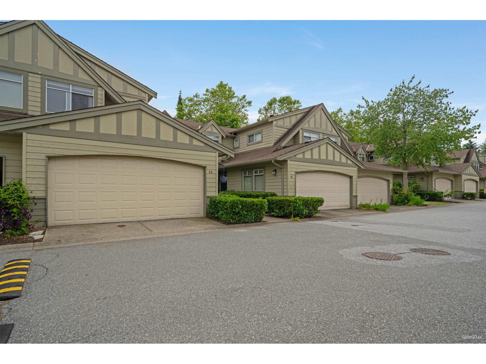 Photo 14 of 32 10238 155 A Street, Surrey BC