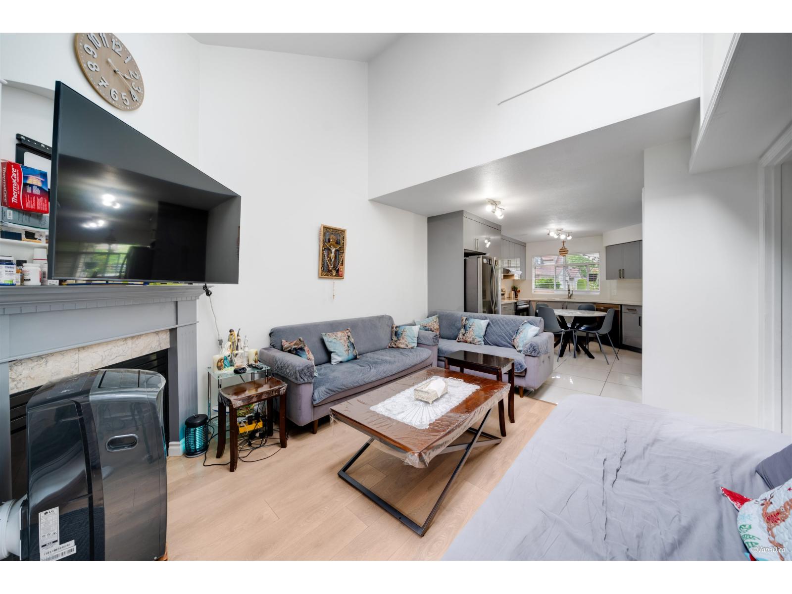 Photo 11 of 32 10238 155 A Street, Surrey BC