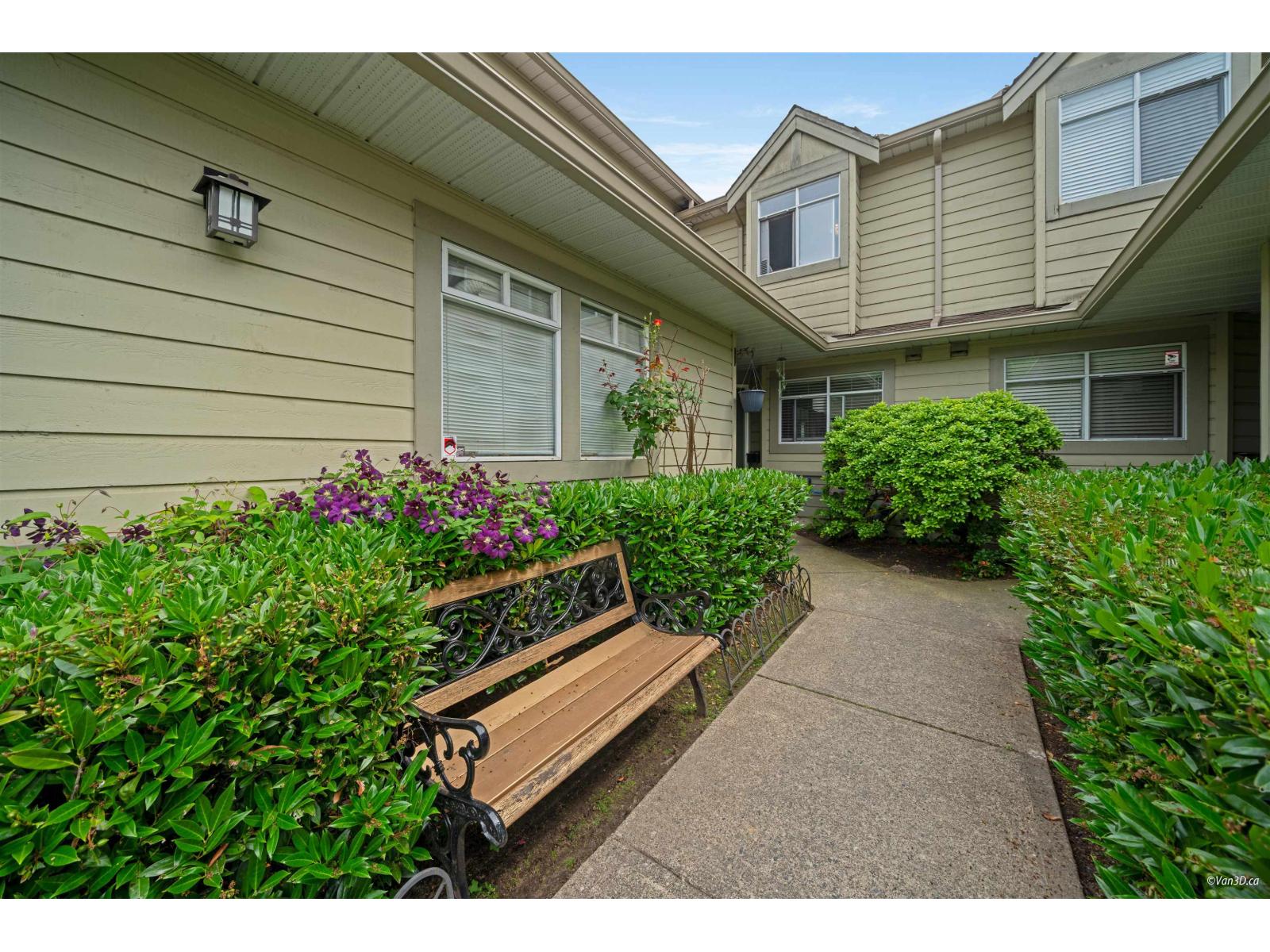 Photo 15 of 32 10238 155 A Street, Surrey BC