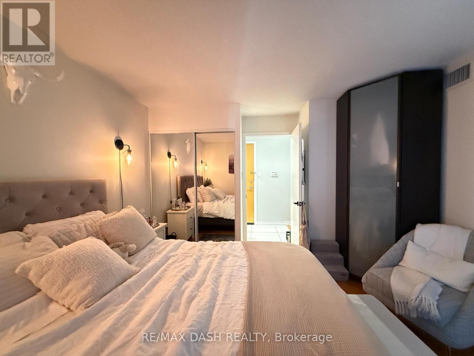 Photo 8 of 718 600 Queens Quay W, Toronto ON