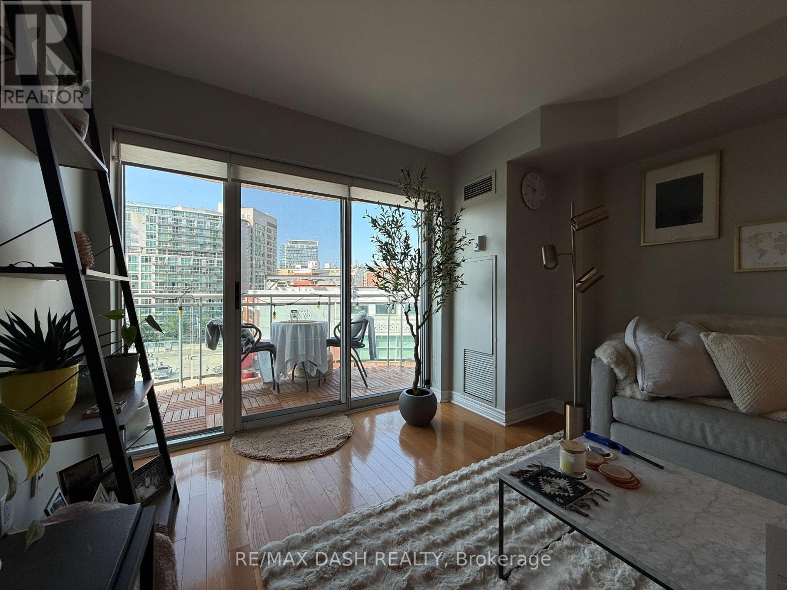 Photo 15 of 718 600 Queens Quay W, Toronto ON