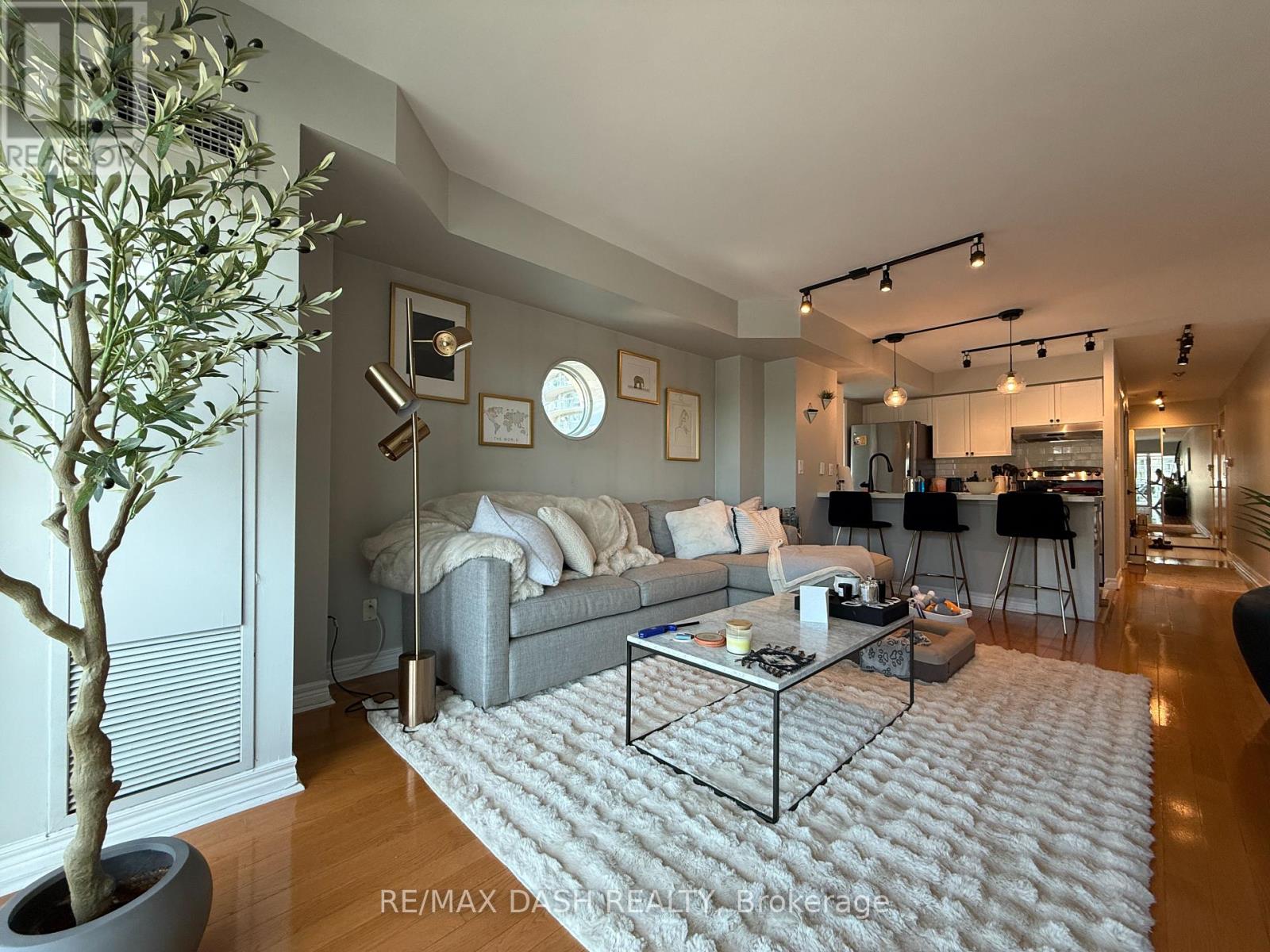 Photo 4 of 718 600 Queens Quay W, Toronto ON