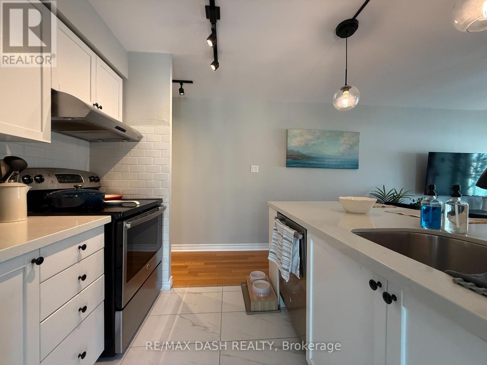 Photo 7 of 718 600 Queens Quay W, Toronto ON