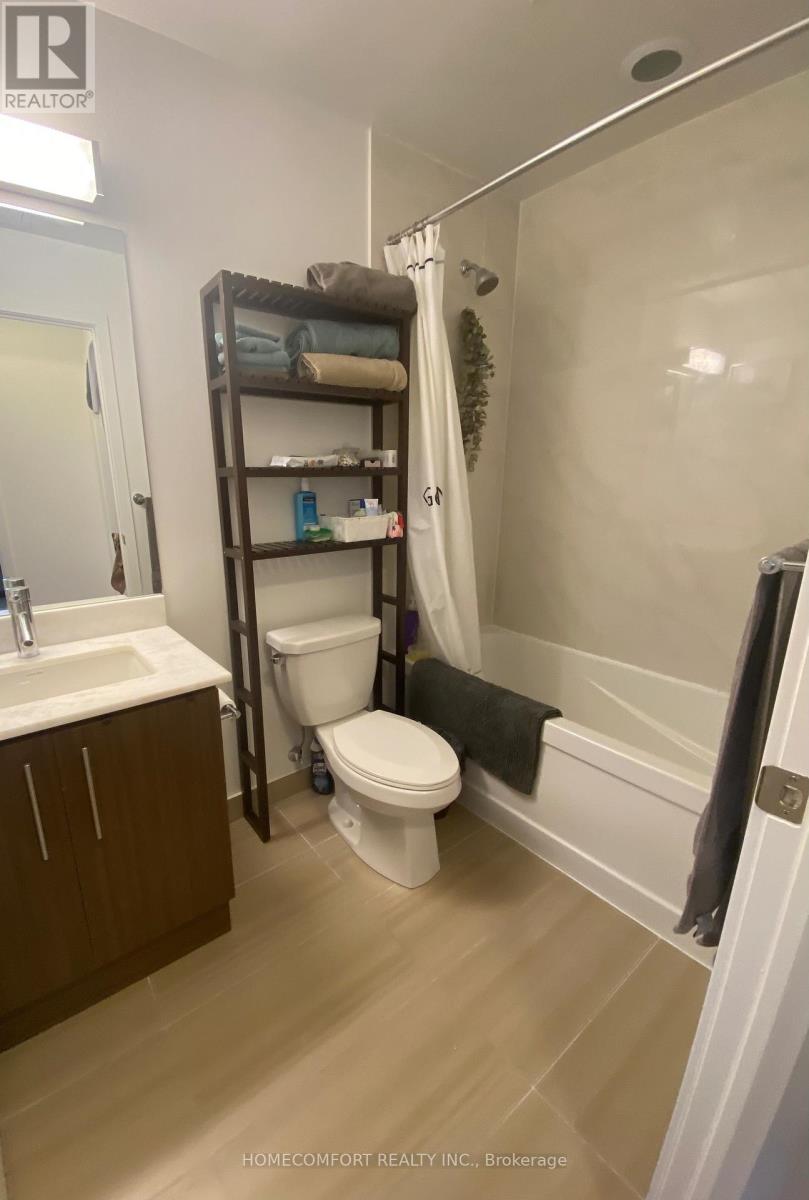 Photo 7 of 405 58 Orchard View Boulevard, Toronto ON