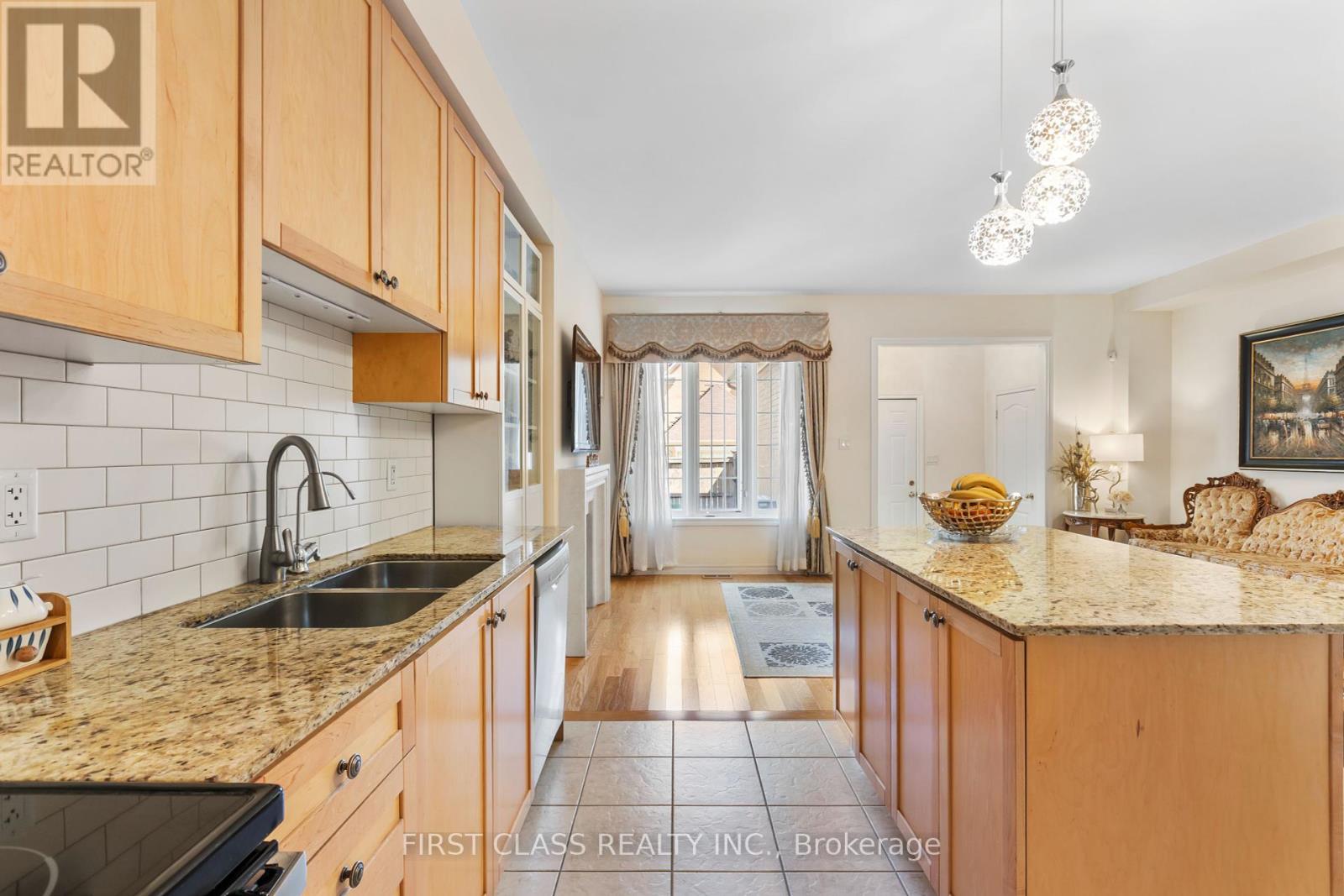 Photo 16 of 10501 Woodbine Ave Avenue, Markham ON