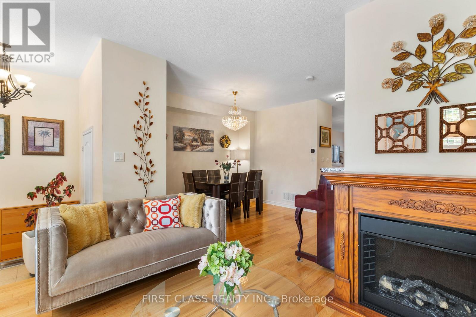 Photo 24 of 10501 Woodbine Ave Avenue, Markham ON