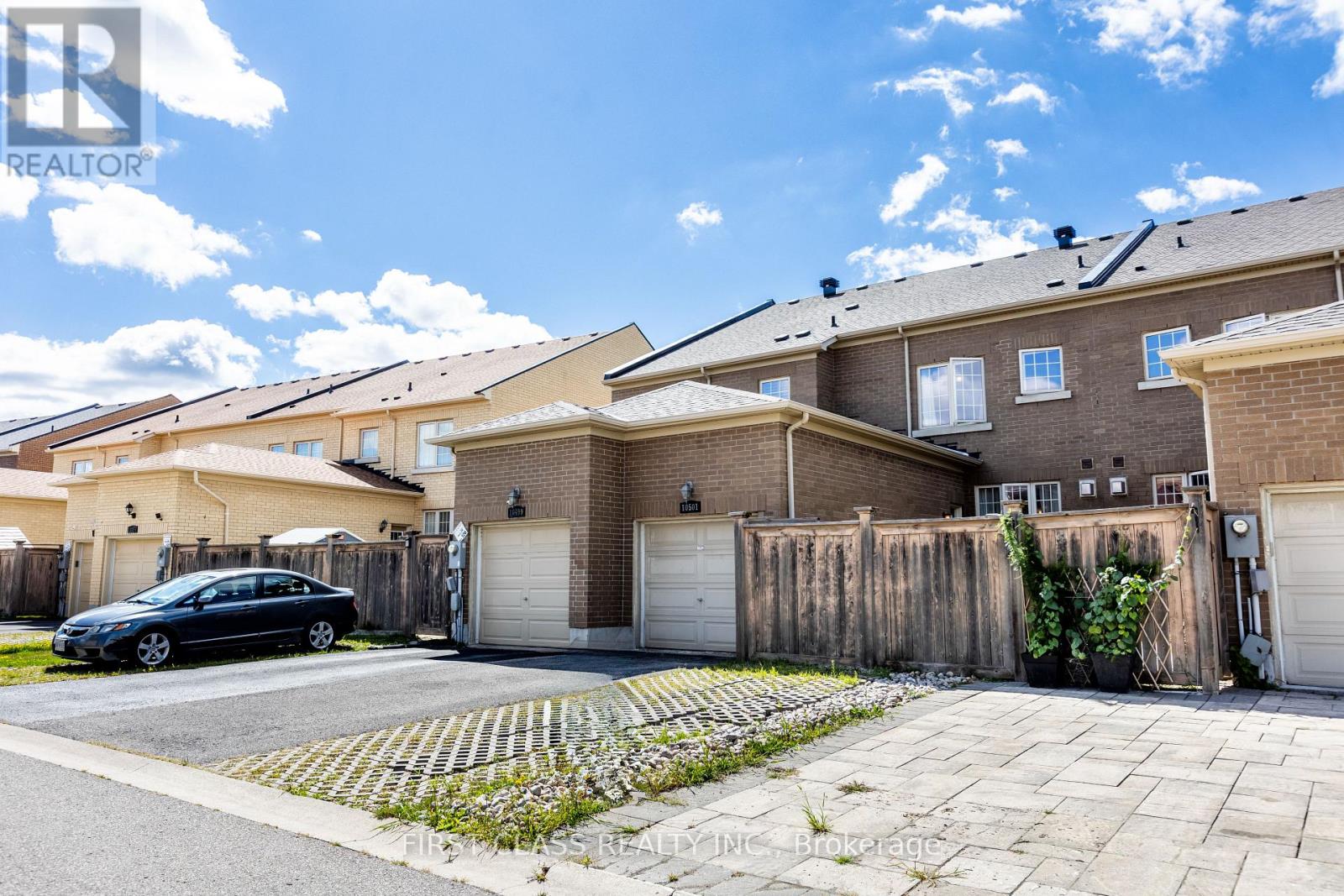 Photo 8 of 10501 Woodbine Ave Avenue, Markham ON
